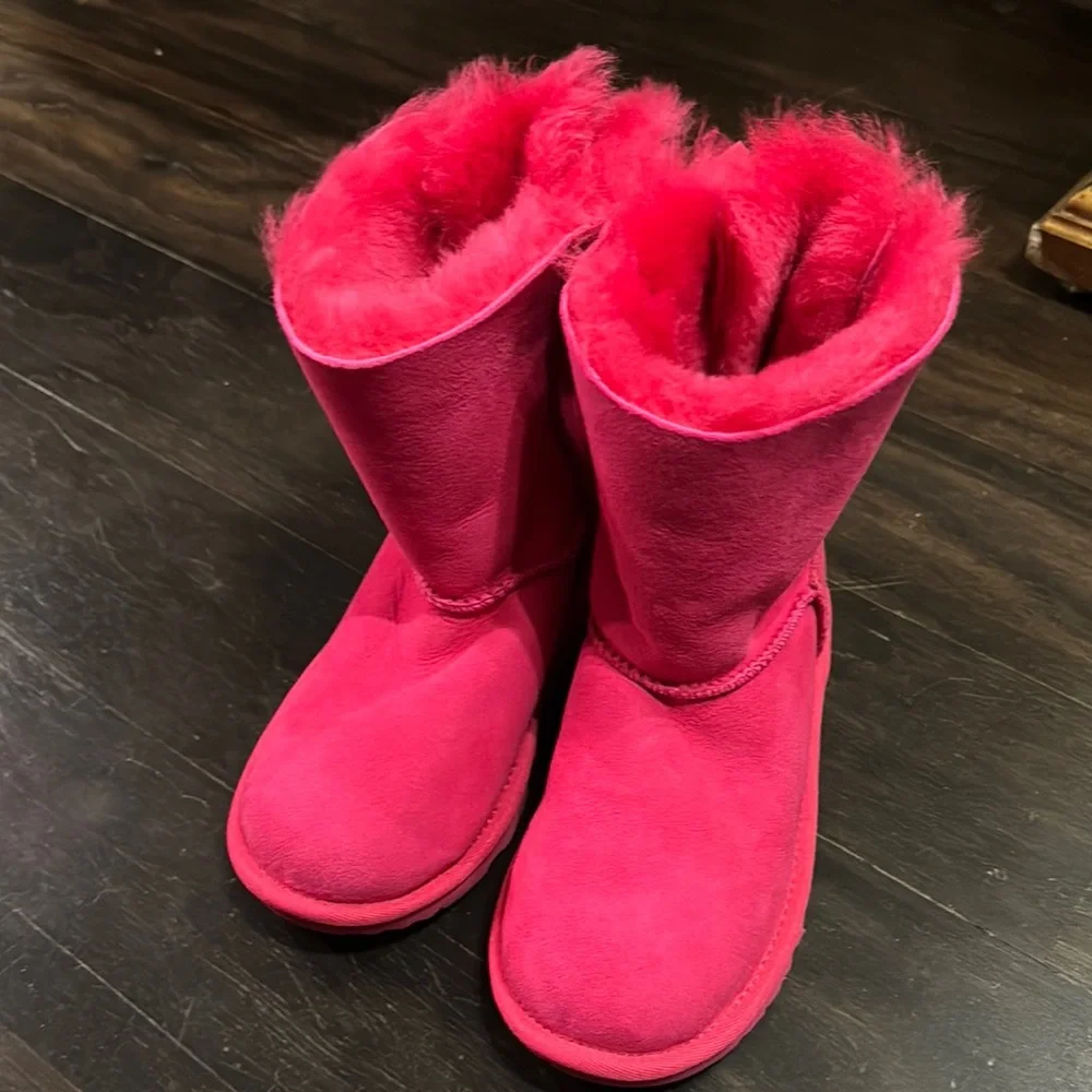 UGG Pink Sheepskin Boots NWOT - Picture 1 of 6